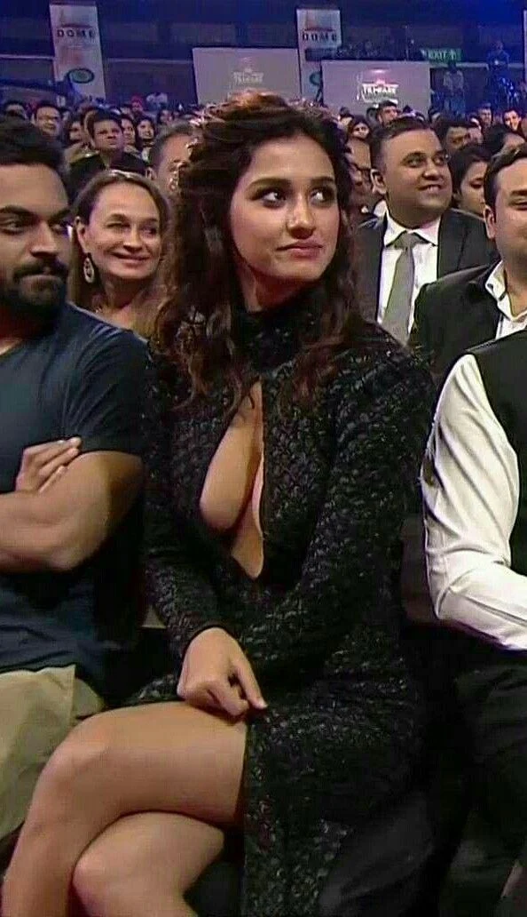 Disha Patani sideboob bollywood actress