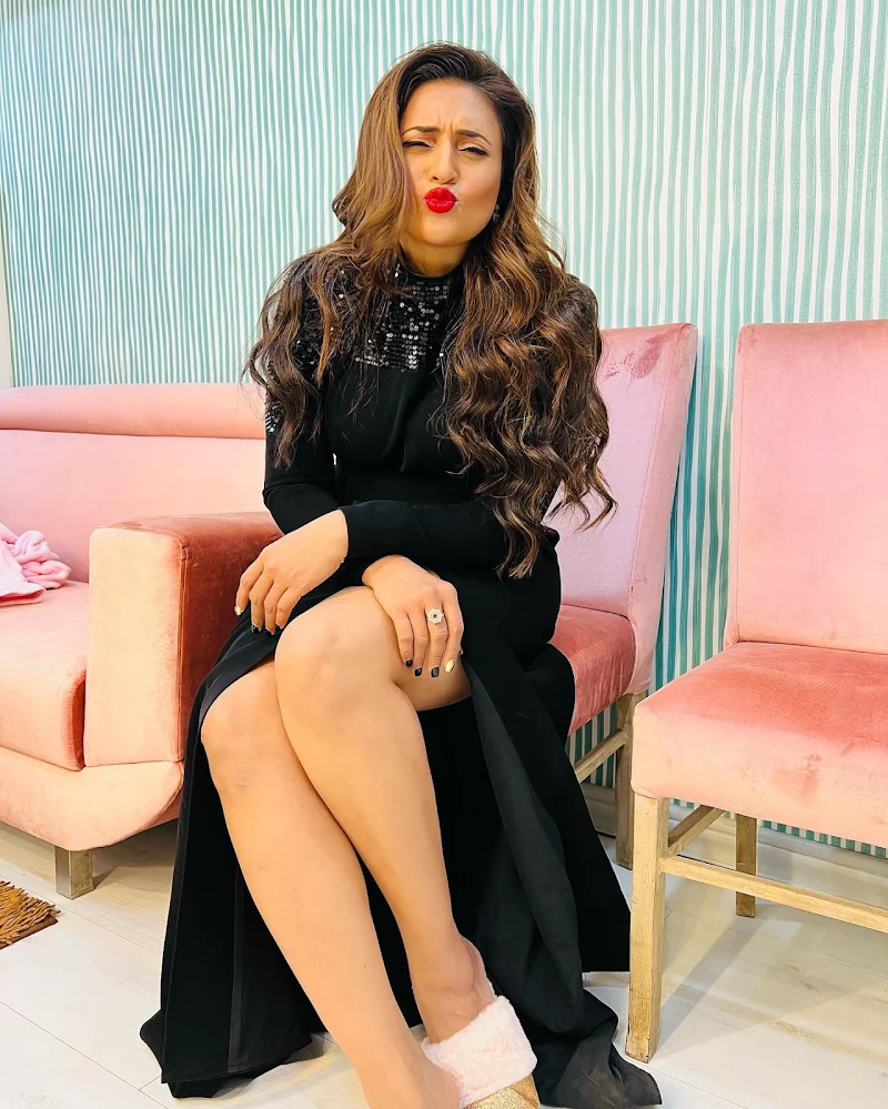 Divyanka Tripathi sexy legs high slit black dress Divyanka Tripathi sexy legs high slit black dress