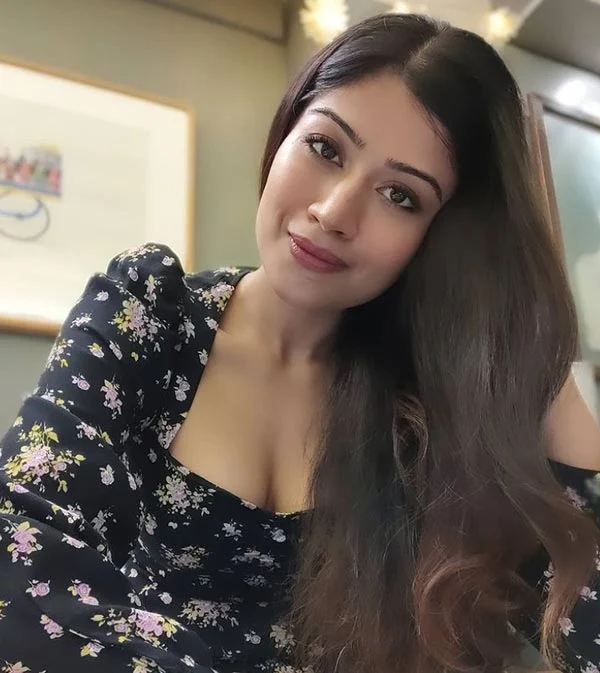 Donna Munshi cleavage hot actress ullu app Donna Munshi cleavage hot actress ullu app