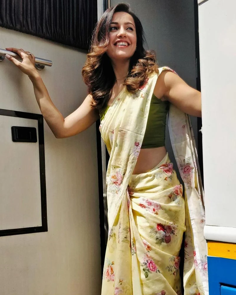 Esha Kansara saree hot indian tv actress Esha Kansara saree hot indian tv actress