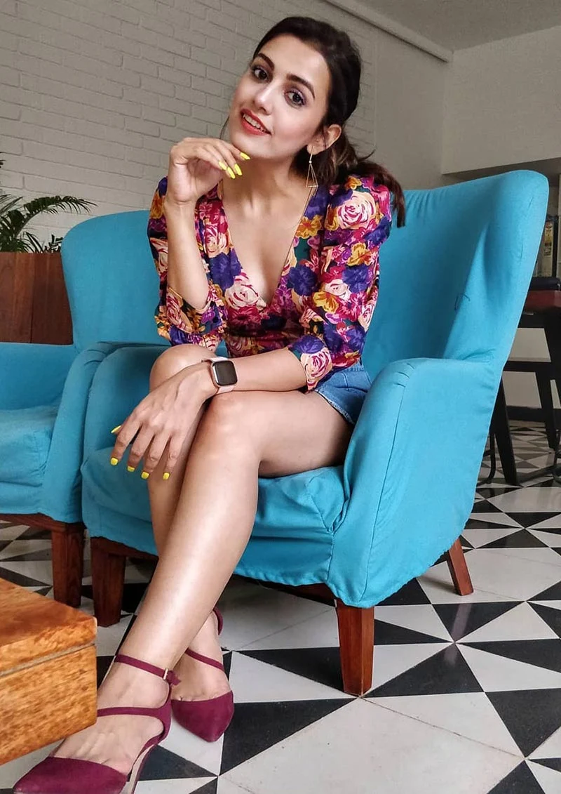 Esha Kansara sexy legs hot indian tv actress Esha Kansara sexy legs hot indian tv actress