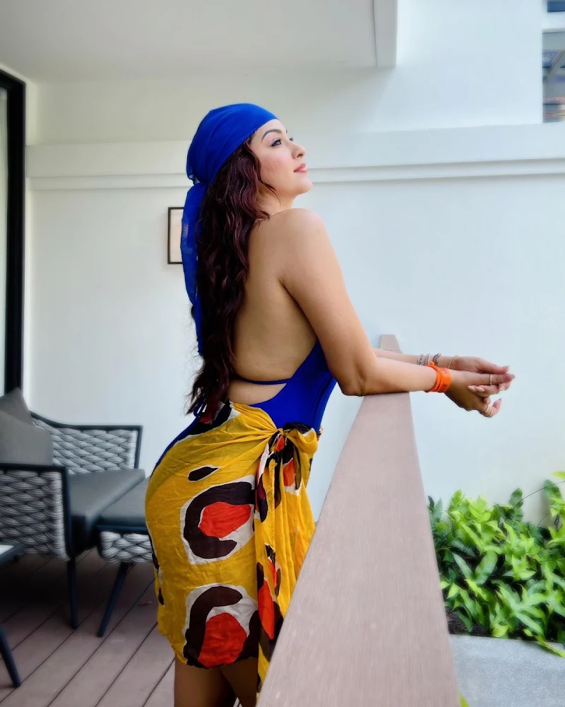 esshanya maheshwari blue swimsuit curvy body esshanya maheshwari blue swimsuit curvy body