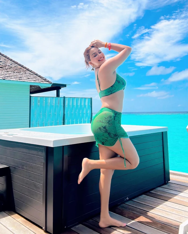 Esshanya Maheshwari green bikini curvy Indian actress Esshanya Maheshwari green bikini curvy Indian actress