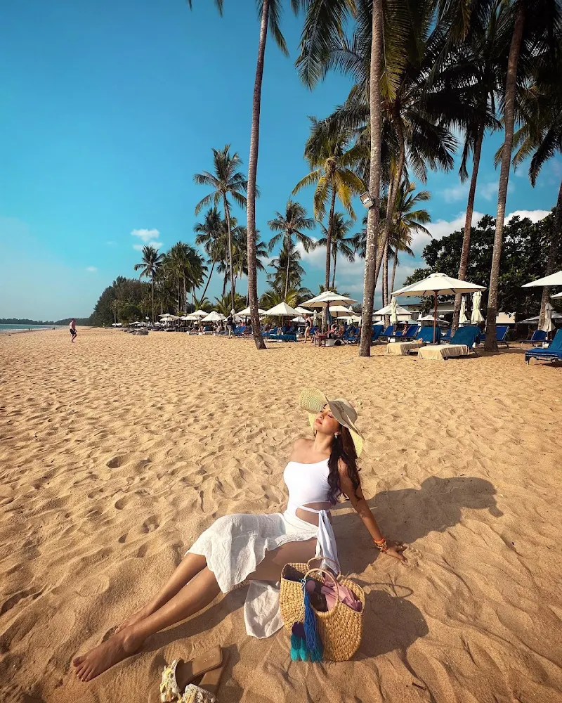 esshanya maheshwari white swimsuit legs curvy body esshanya maheshwari white swimsuit legs curvy body