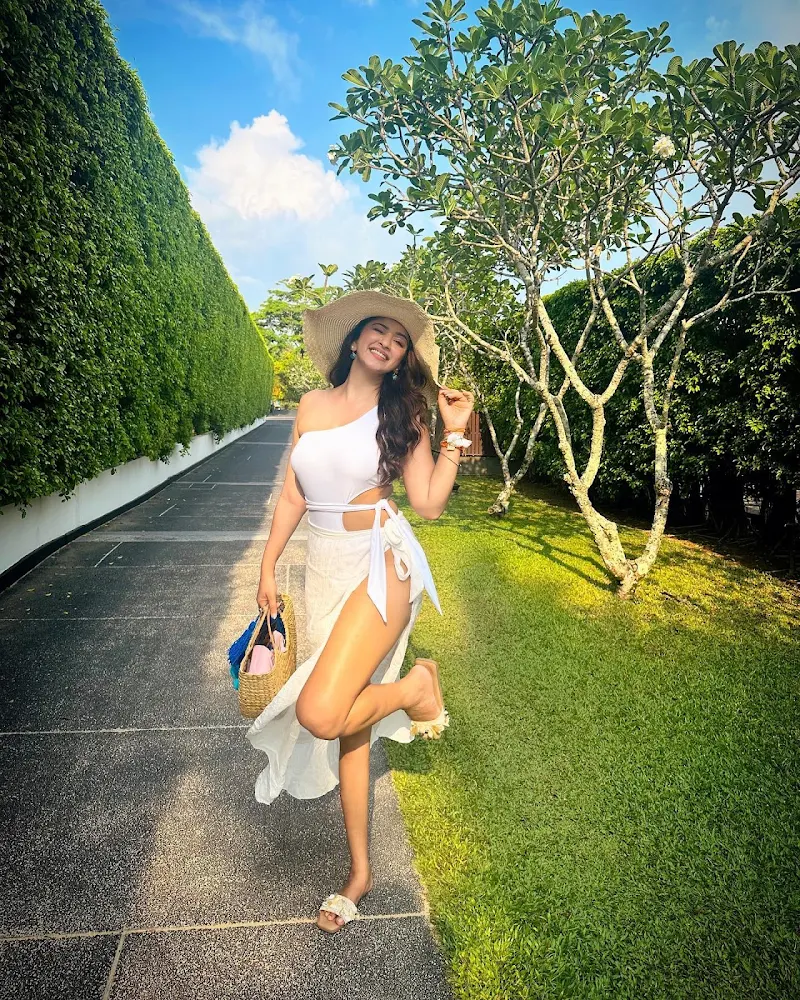 esshanya maheshwari white swimsuit legs curvy body esshanya maheshwari white swimsuit legs curvy body