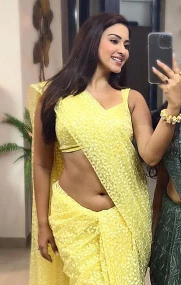 Esshanya Maheshwari navel saree curvy indian actress Esshanya Maheshwari navel saree curvy indian actress