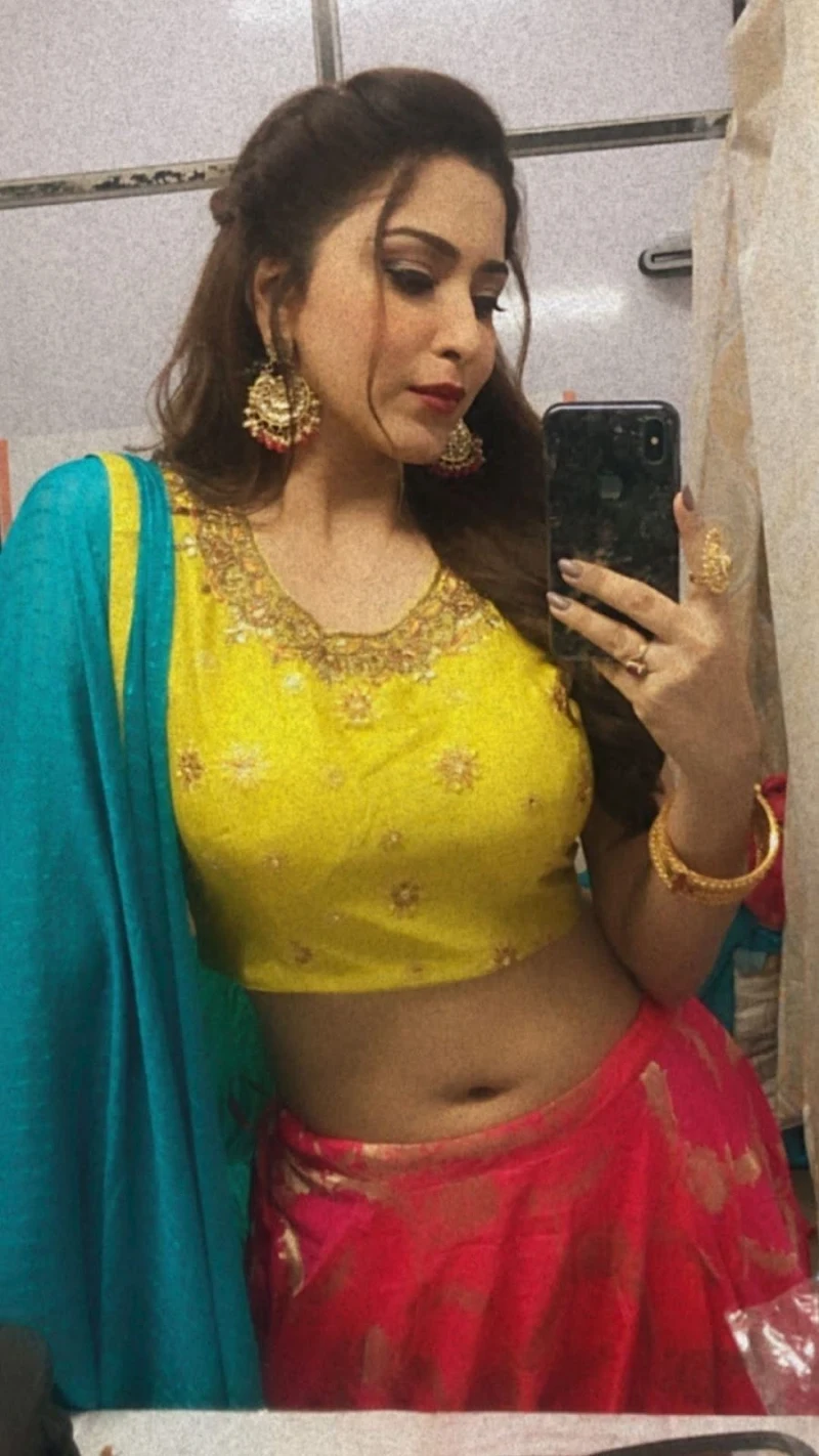 Esshanya Maheshwari navel hot selfie curvy actress Esshanya Maheshwari navel hot selfie curvy actress