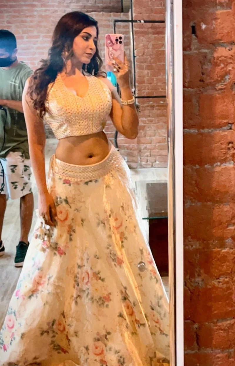 Esshanya Maheshwari navel hot selfie curvy actress Esshanya Maheshwari navel hot selfie curvy actress