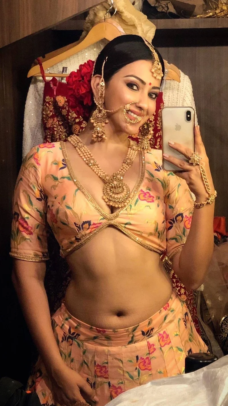 Esshanya Maheshwari navel hot selfie curvy actress Esshanya Maheshwari navel hot selfie curvy actress