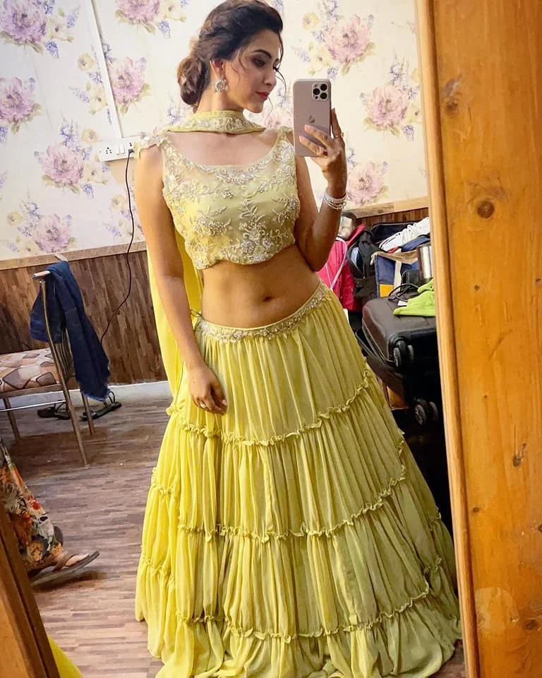 Esshanya Maheshwari navel hot selfie curvy actress Esshanya Maheshwari navel hot selfie curvy actress