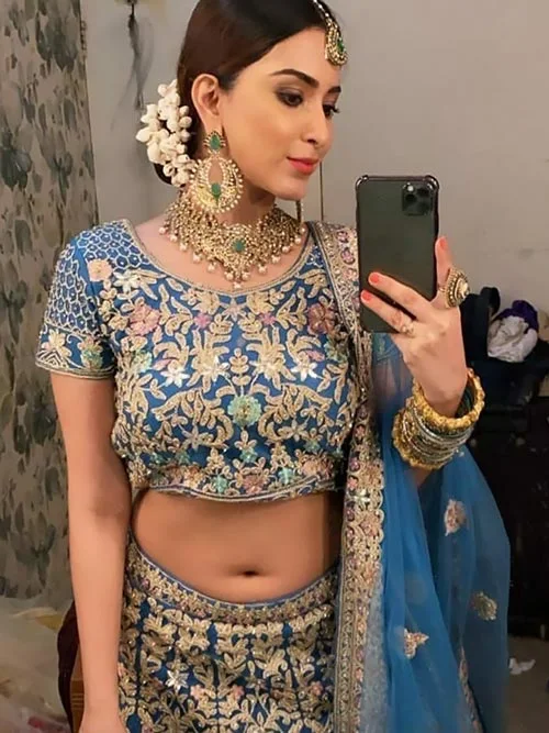 Esshanya Maheshwari navel hot selfie curvy actress Esshanya Maheshwari navel hot selfie curvy actress