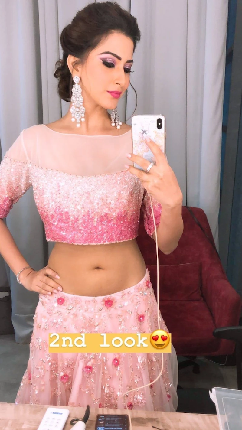 Esshanya Maheshwari navel hot selfie curvy actress Esshanya Maheshwari navel hot selfie curvy actress