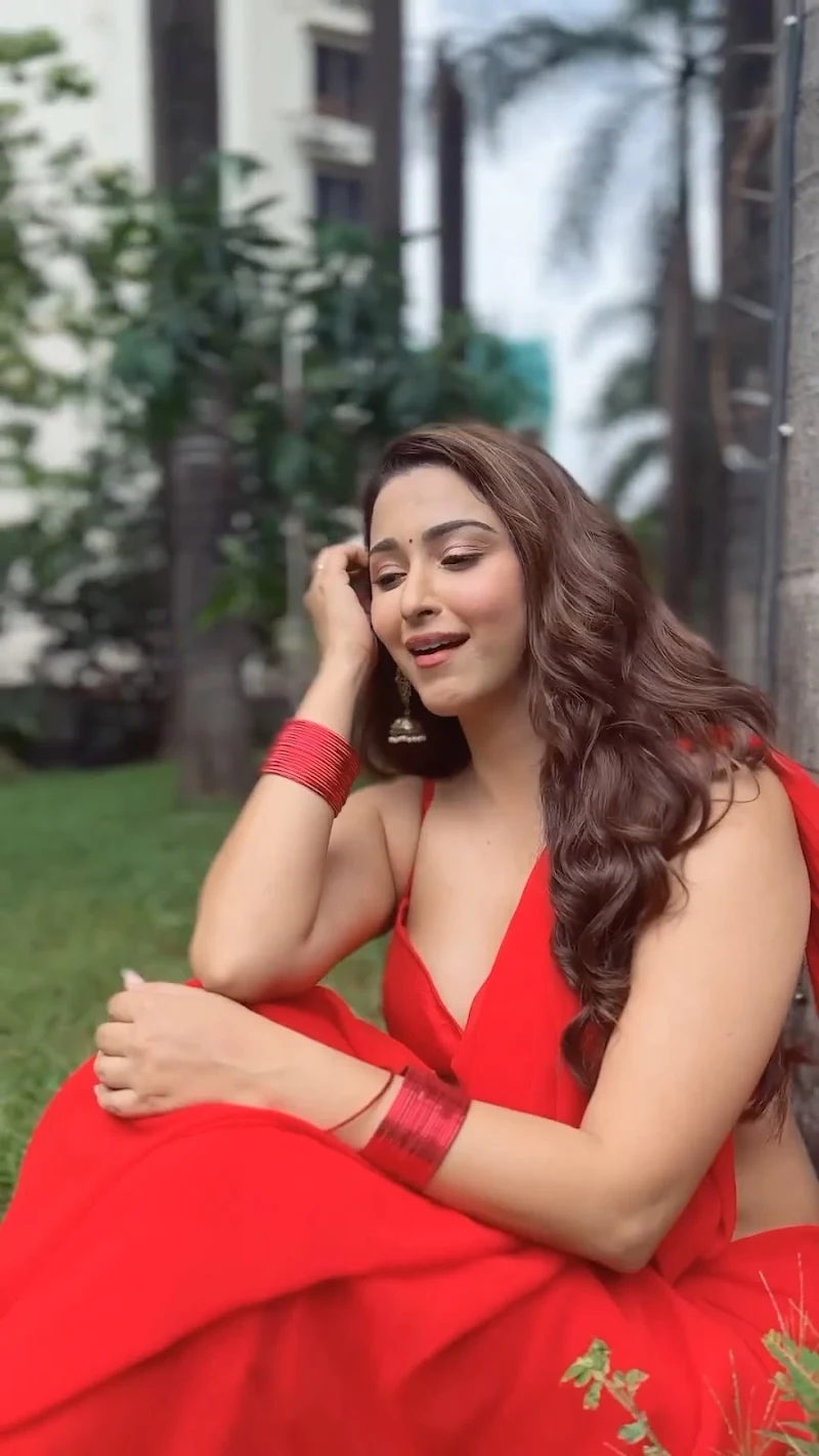 Esshanya Maheshwari red saree navel curvy indian actress Esshanya Maheshwari red saree navel curvy indian actress