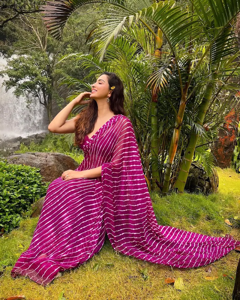 Esshanya Maheshwari saree hot indian actress Esshanya Maheshwari saree hot indian actress