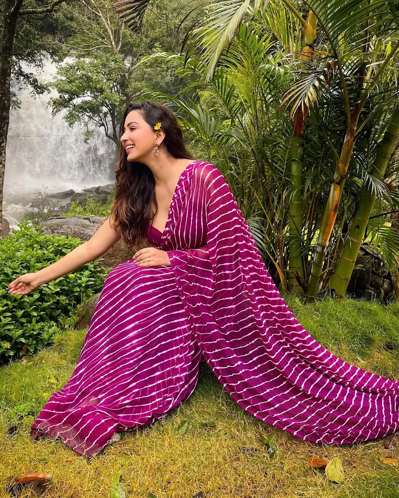 Esshanya Maheshwari saree hot indian actress Esshanya Maheshwari saree hot indian actress