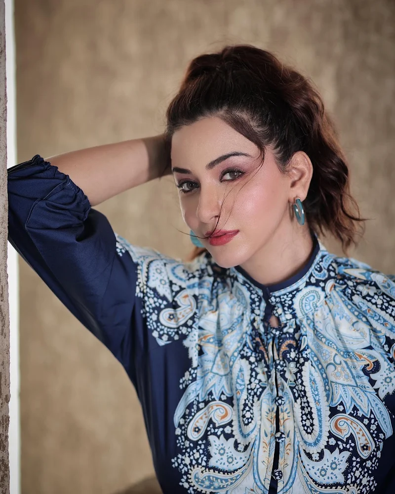 Esshanya Maheshwari sexy legs short outfit Esshanya Maheshwari sexy legs short outfit