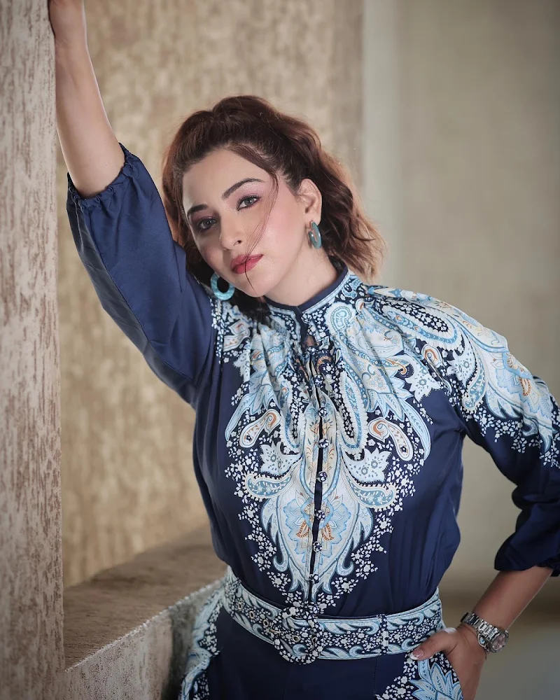 Esshanya Maheshwari sexy legs short outfit Esshanya Maheshwari sexy legs short outfit