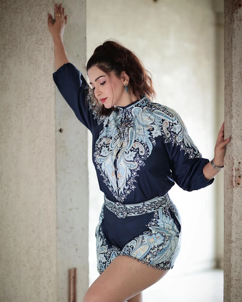 Esshanya Maheshwari sexy legs short outfit Esshanya Maheshwari sexy legs short outfit