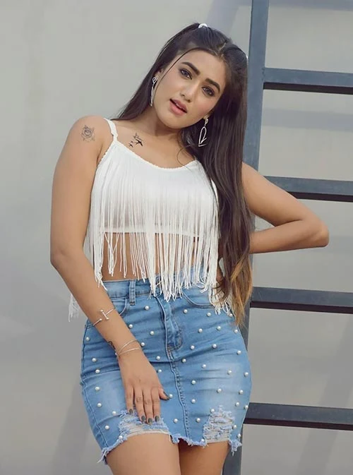 garima chaurasia shorts hot indian model sexy body garima chaurasia shorts hot indian model sexy body