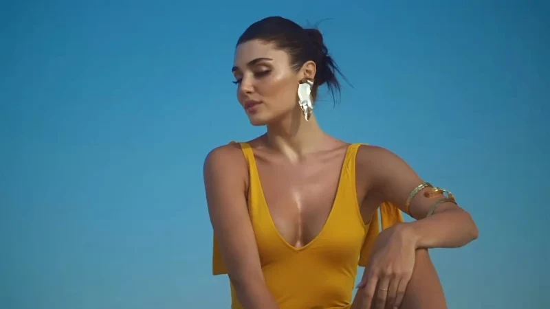 Hande Ercel bikini swimsuit hot turkish actress Hande Ercel bikini swimsuit hot turkish actress