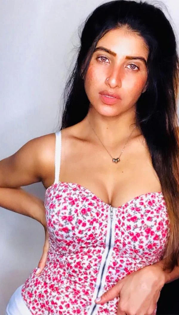Hansi Parmar ullu wife on rent india alert actress Hansi Parmar ullu wife on rent india alert actress