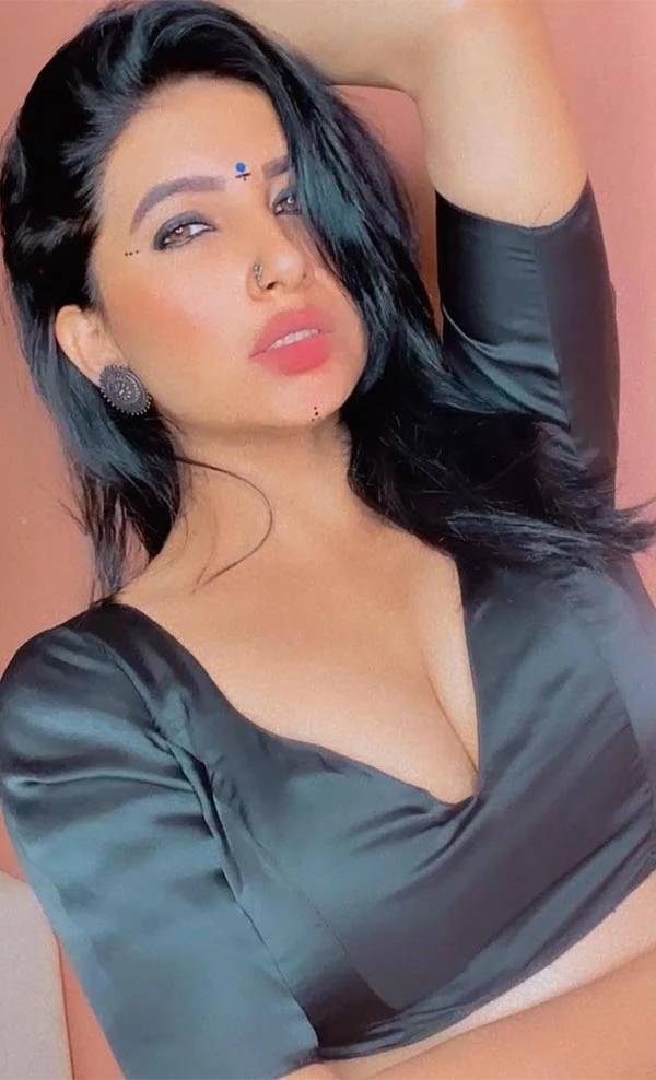 Hansi Parmar nose ring ullu wife on rent india alert actress Hansi Parmar nose ring ullu wife on rent india alert actress