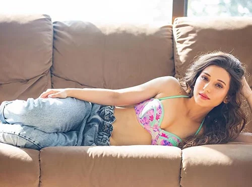 Heli Daruwala hot photos Heli Daruwala black bra hot photos