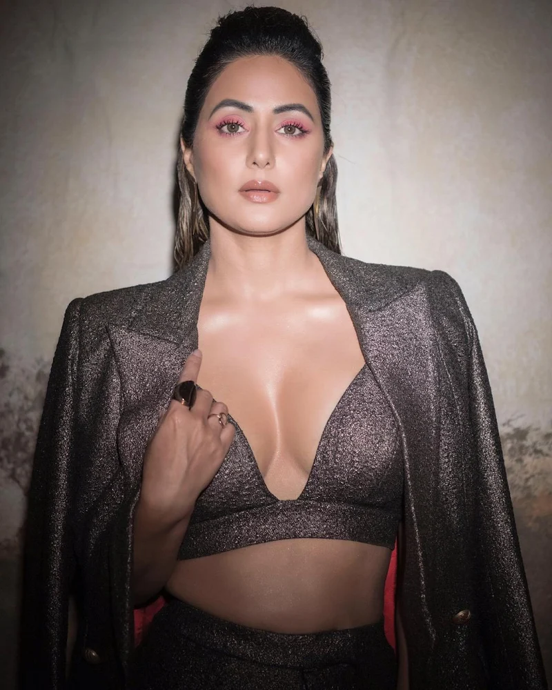 hina khan cleavage busty indian actress hina khan cleavage busty indian actress