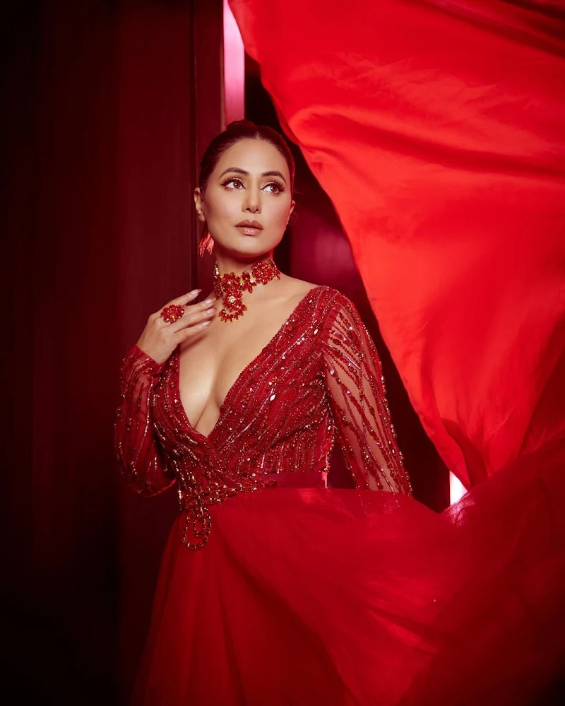 hina khan cleavage busty indian actress hina khan cleavage busty indian actress