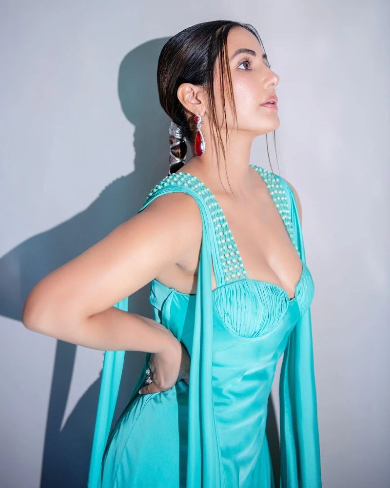 Hina Khan cleavage turquoise outfit hot tv actress Hina Khan cleavage turquoise outfit hot tv actress