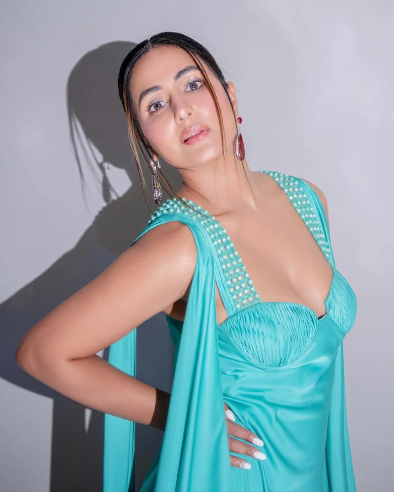 Hina Khan cleavage turquoise outfit hot tv actress Hina Khan cleavage turquoise outfit hot tv actress