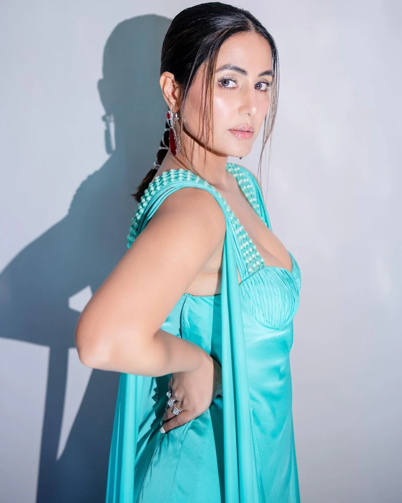 Hina Khan cleavage turquoise outfit hot tv actress Hina Khan cleavage turquoise outfit hot tv actress