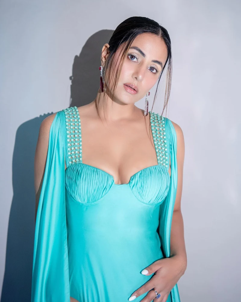 Hina Khan cleavage turquoise outfit hot tv actress Hina Khan cleavage turquoise outfit hot tv actress