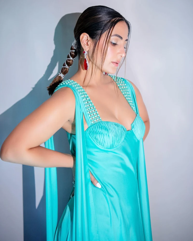 Hina Khan cleavage turquoise outfit hot tv actress Hina Khan cleavage turquoise outfit hot tv actress