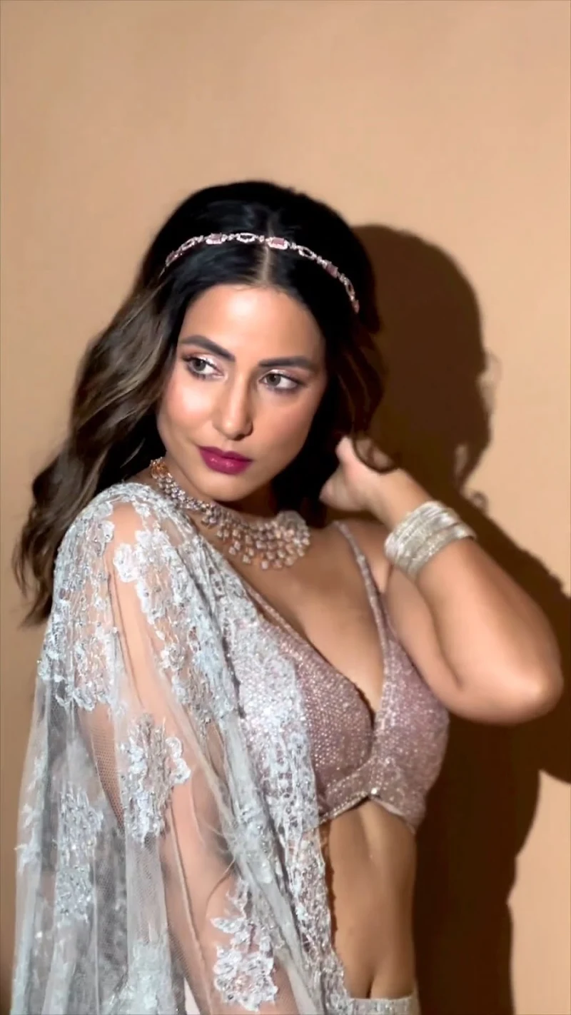 hina khan cleavage tiny blouse hot photoshoot