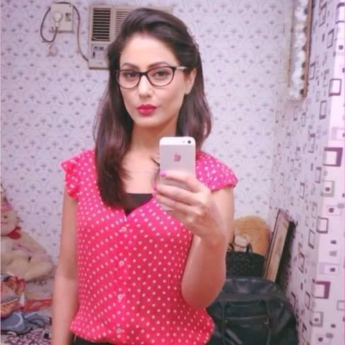 hina khan glases indian tv actress
