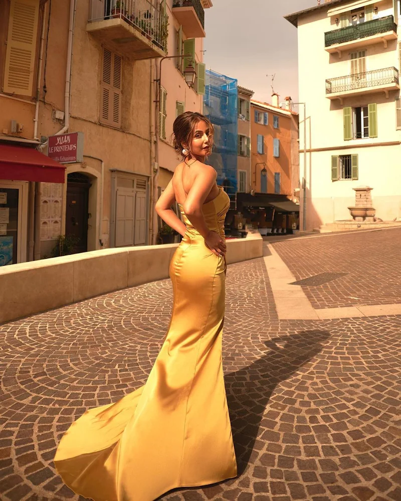 Hina Khan golden gown sexy body cannes 2022