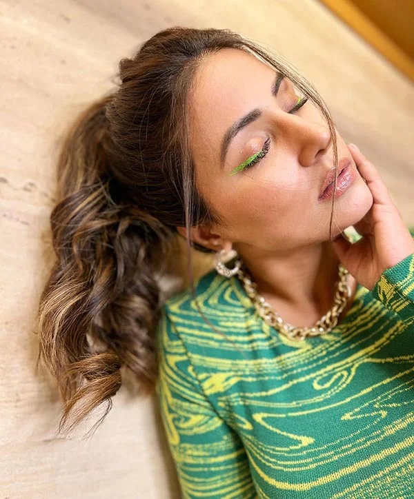 Hina Khan tight dress sexy body