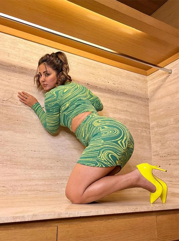 Hina Khan tight dress sexy body