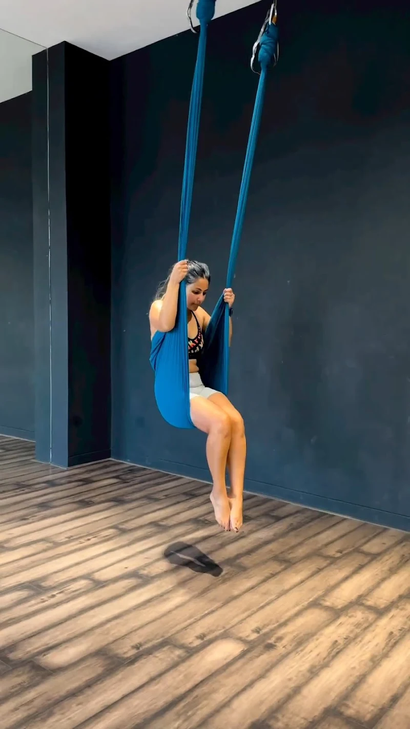 hina khan legs ariel yoga hot actress hina khan legs ariel yoga hot actress