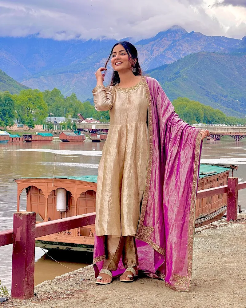 Hina Khan indian attire beautiful actress