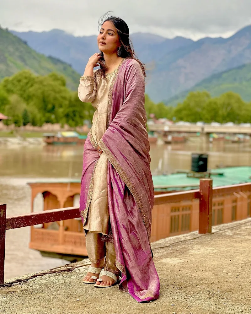 Hina Khan indian attire beautiful actress