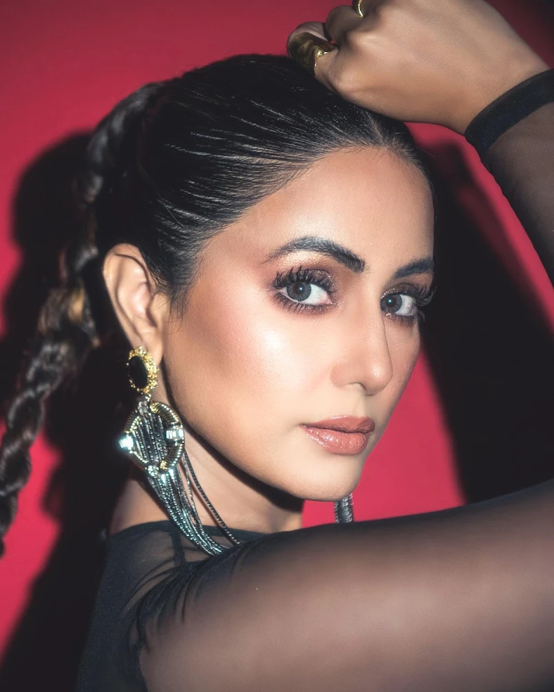 Hina Khan sexy face close up hot actress Hina Khan sexy face close up hot actress