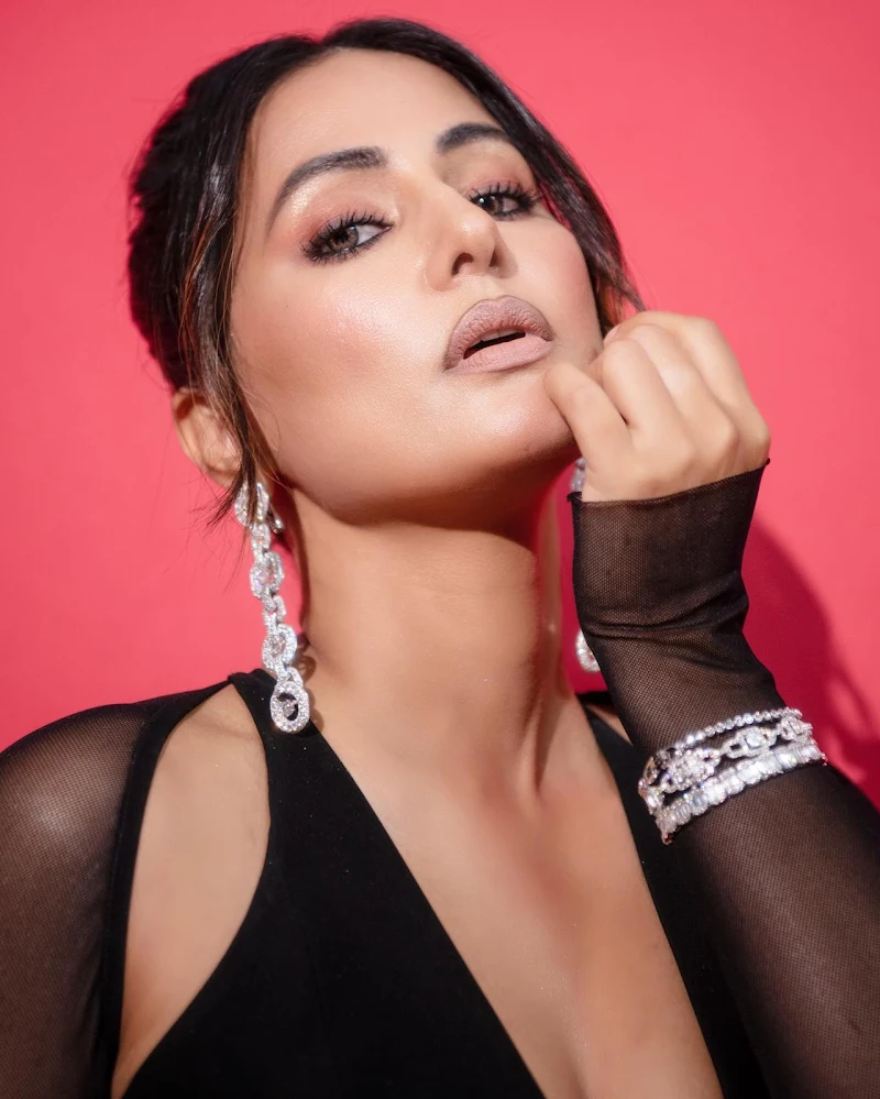 hina khan sexy face close up black dress hina khan sexy face close up black dress