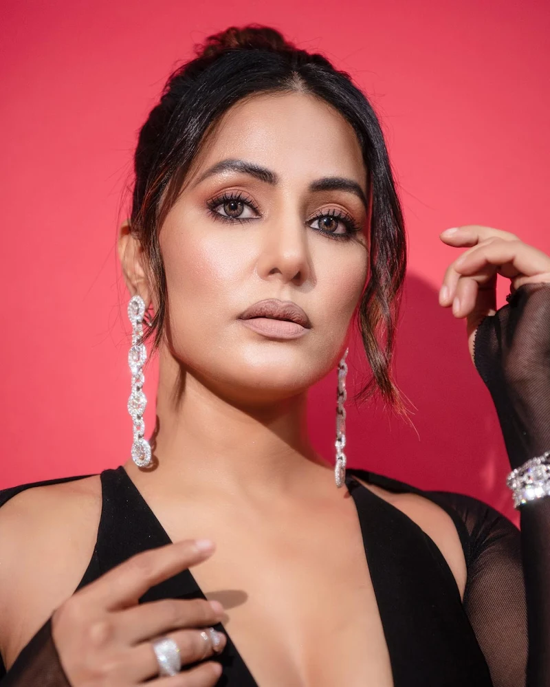 hina khan sexy face close up black dress hina khan sexy face close up black dress