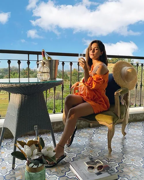 Hina Khan short dress sexy legs body Hina Khan short dress sexy legs body