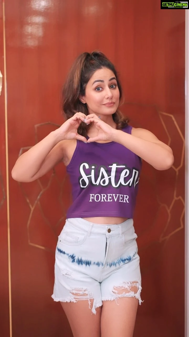 Hina Khan shorts sexy legs Hina Khan shorts sexy legs