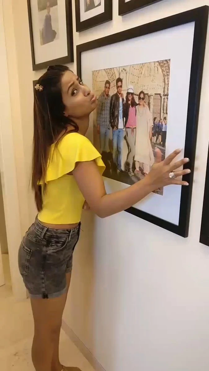 Hina Khan shorts sexy legs Hina Khan shorts sexy legs