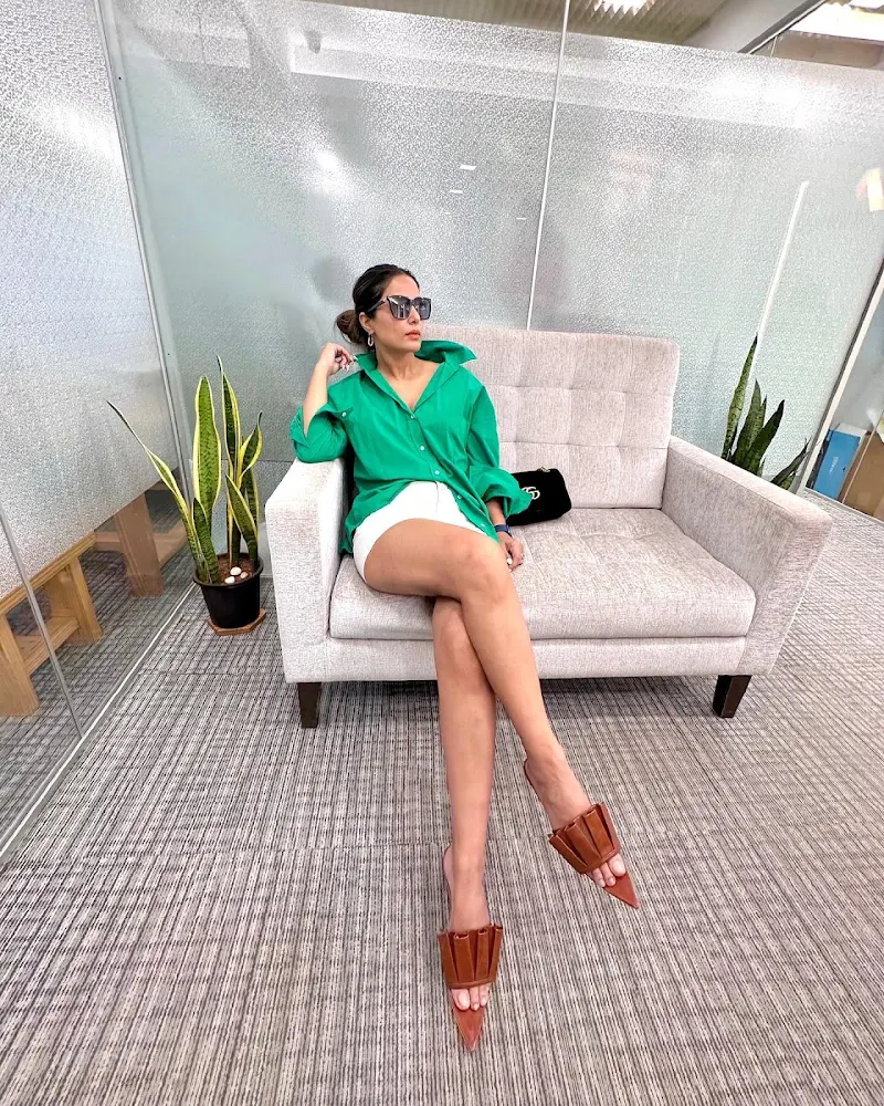 Hina Khan shorts sexy legs thighs Hina Khan shorts sexy legs thighs