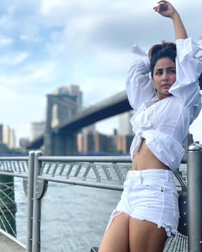Hina Khan shorts sexy legs thighs Hina Khan shorts sexy legs thighs